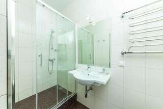 Гостевой дом Олимп Анапа Двухместный двухкомнатный улучшенный номер с балконом-7