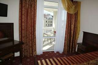 Гостевой дом Олимп Анапа Двухместный двухкомнатный улучшенный номер с балконом-5