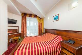 Гостевой дом Олимп Анапа Двухместный двухкомнатный улучшенный номер с балконом-3